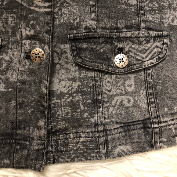 Chico’s Abstract Tribal Grunge Western Patterned Black Gray Denim Jean Jacket 1 - Picture 7 of 11